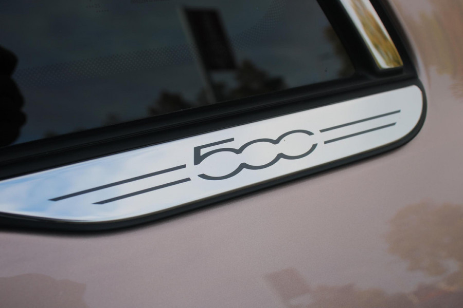 Fiat 500 1.0 Hybrid La Prima | PANORAMADAK | DRAADLOZE APPLE CARPLAY/ANDROID AUTO | DRAADLOZE TELEFOONLADER | LEDER BEKLEDING | ACHTERUITRIJ CAMERA  | PARKEERSESOREN ACHTER | 17" LICHTMETALEN VELGEN DIAMOND CUT | ROSE GOLD | JBL PREMIUM AUDIO | DAB+ RADIO |  LED KOPLAMPEN "INFINITY" | CLIMATE CONTROL | REGEN/LICHT SENSOR | KEYLESS START |  | CRUISE CONTROL |