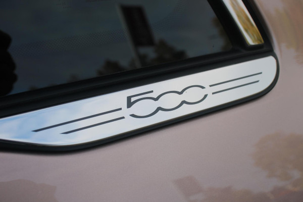Fiat 500 1.0 Hybrid La Prima | PANORAMADAK | DRAADLOZE APPLE CARPLAY/ANDROID AUTO | DRAADLOZE TELEFOONLADER | LEDER BEKLEDING | ACHTERUITRIJ CAMERA  | PARKEERSESOREN ACHTER | 17" LICHTMETALEN VELGEN DIAMOND CUT | ROSE GOLD | JBL PREMIUM AUDIO | DAB+ RADIO |  LED KOPLAMPEN "INFINITY" | CLIMATE CONTROL | REGEN/LICHT SENSOR | KEYLESS START |  | CRUISE CONTROL |