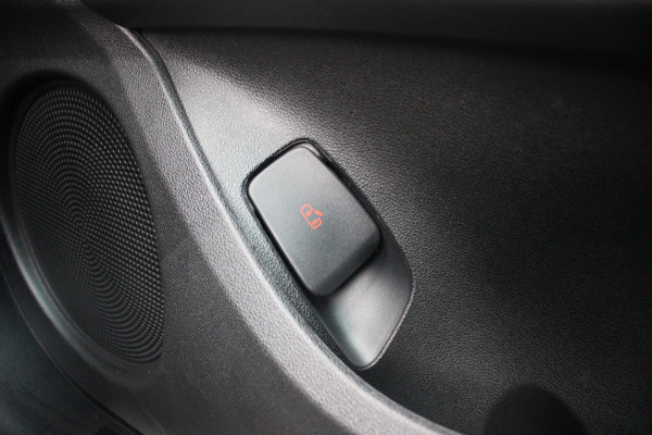 Fiat 500 1.0 Hybrid La Prima | PANORAMADAK | DRAADLOZE APPLE CARPLAY/ANDROID AUTO | DRAADLOZE TELEFOONLADER | LEDER BEKLEDING | ACHTERUITRIJ CAMERA  | PARKEERSESOREN ACHTER | 17" LICHTMETALEN VELGEN DIAMOND CUT | ROSE GOLD | JBL PREMIUM AUDIO | DAB+ RADIO |  LED KOPLAMPEN "INFINITY" | CLIMATE CONTROL | REGEN/LICHT SENSOR | KEYLESS START |  | CRUISE CONTROL |