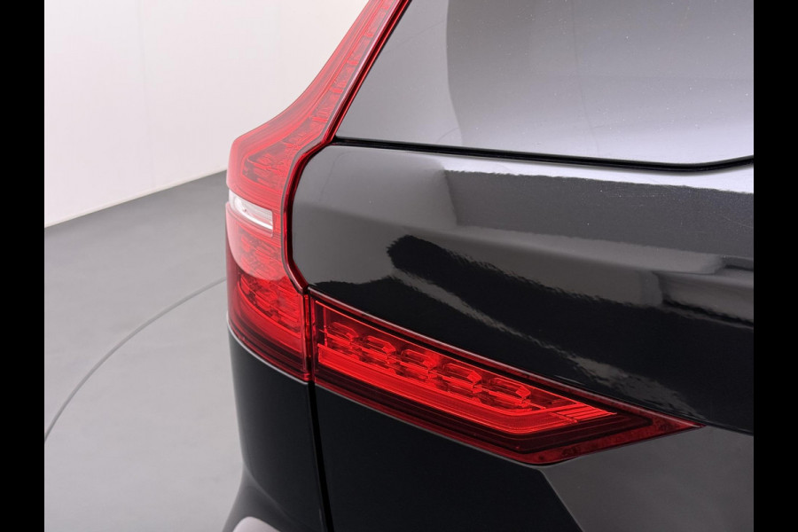 Volvo V60 2.0 T5 Inscription VOLVO DEALER ONDERHOUDEN | FULL OPTIONS| BOWERS & WILKINS| ELEK. TREKHAAK| PANO| STOELVENTILATIE| HUD| ACHTERBANK VERWARMD| ORIG. NL NAP|