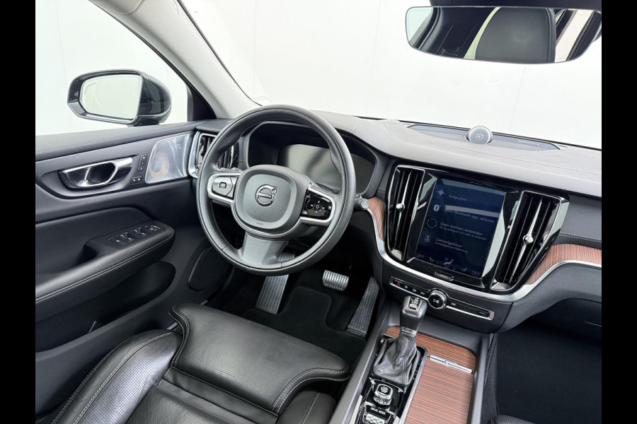 Volvo V60 2.0 T5 Inscription VOLVO DEALER ONDERHOUDEN | FULL OPTIONS| BOWERS & WILKINS| ELEK. TREKHAAK| PANO| STOELVENTILATIE| HUD| ACHTERBANK VERWARMD| ORIG. NL NAP|
