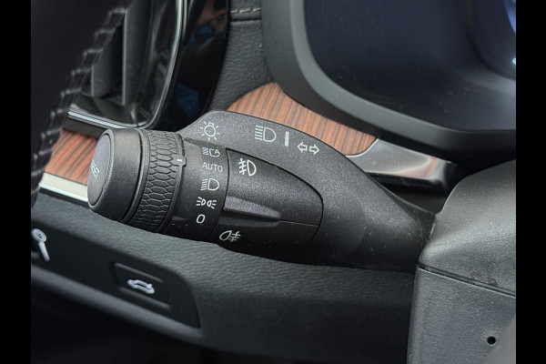 Volvo V60 2.0 T5 Inscription VOLVO DEALER ONDERHOUDEN | FULL OPTIONS| BOWERS & WILKINS| ELEK. TREKHAAK| PANO| STOELVENTILATIE| HUD| ACHTERBANK VERWARMD| ORIG. NL NAP|