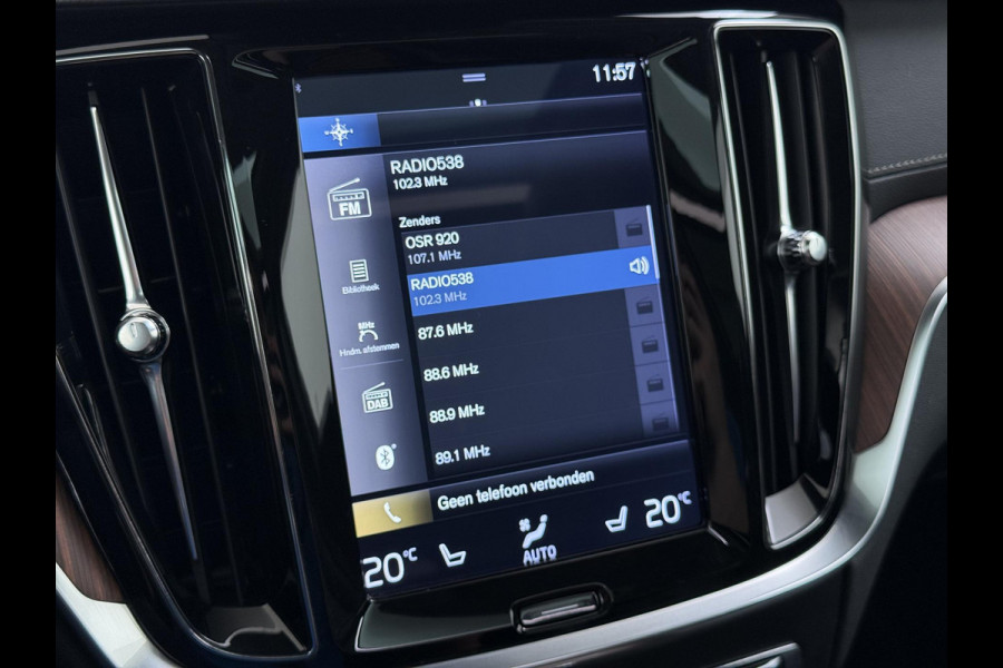 Volvo V60 2.0 T5 Inscription VOLVO DEALER ONDERHOUDEN | FULL OPTIONS| BOWERS & WILKINS| ELEK. TREKHAAK| PANO| STOELVENTILATIE| HUD| ACHTERBANK VERWARMD| ORIG. NL NAP|