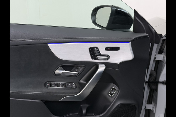 Mercedes-Benz CLA-Klasse CLA 250 e AMG line | Panorama Multibeam HUD Keyless Dodehoek