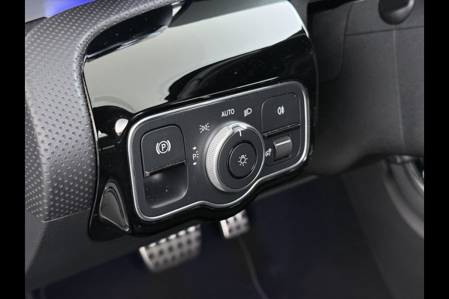 Mercedes-Benz CLA-Klasse CLA 250 e AMG line | Panorama Multibeam HUD Keyless Dodehoek
