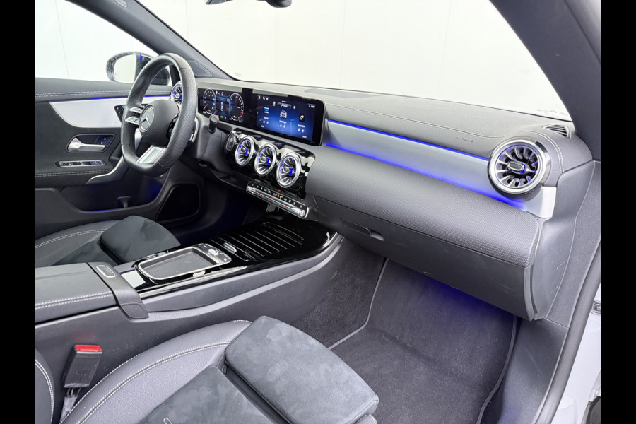 Mercedes-Benz CLA-Klasse CLA 250 e AMG line | Panorama Multibeam HUD Keyless Dodehoek