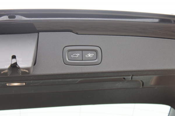 Volvo V60 T6 340PK Automaat Recharge AWD Business Pro Road Sign Information / Adaptieve Cruise Control / 18" lichtmetalen velgen / Stoelverwarming / Stuurwielverwarming /
