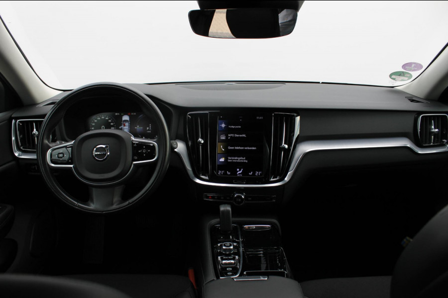Volvo V60 T6 340PK Automaat Recharge AWD Business Pro Road Sign Information / Adaptieve Cruise Control / 18" lichtmetalen velgen / Stoelverwarming / Stuurwielverwarming /