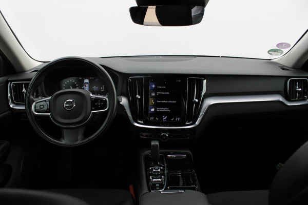 Volvo V60 T6 340PK Automaat Recharge AWD Business Pro Road Sign Information / Adaptieve Cruise Control / 18" lichtmetalen velgen / Stoelverwarming / Stuurwielverwarming /
