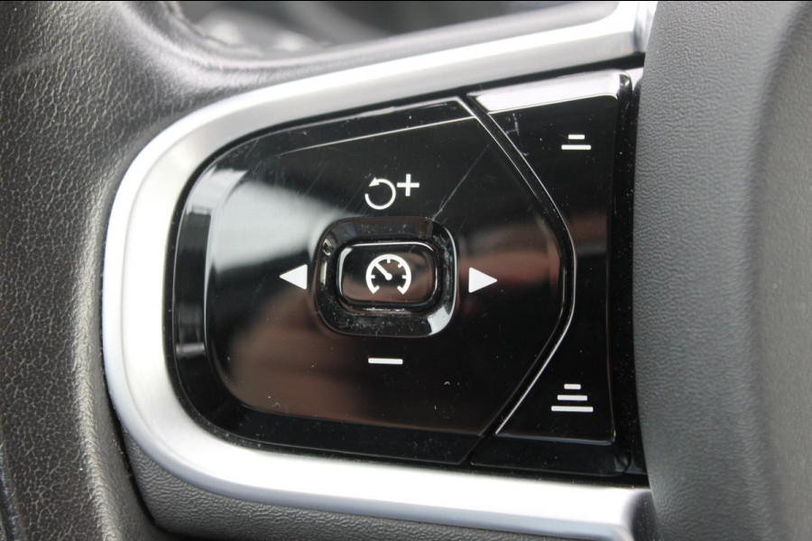 Volvo V60 T6 340PK Automaat Recharge AWD Business Pro Road Sign Information / Adaptieve Cruise Control / 18" lichtmetalen velgen / Stoelverwarming / Stuurwielverwarming /