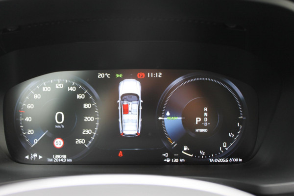 Volvo V60 T6 340PK Automaat Recharge AWD Business Pro Road Sign Information / Adaptieve Cruise Control / 18" lichtmetalen velgen / Stoelverwarming / Stuurwielverwarming /