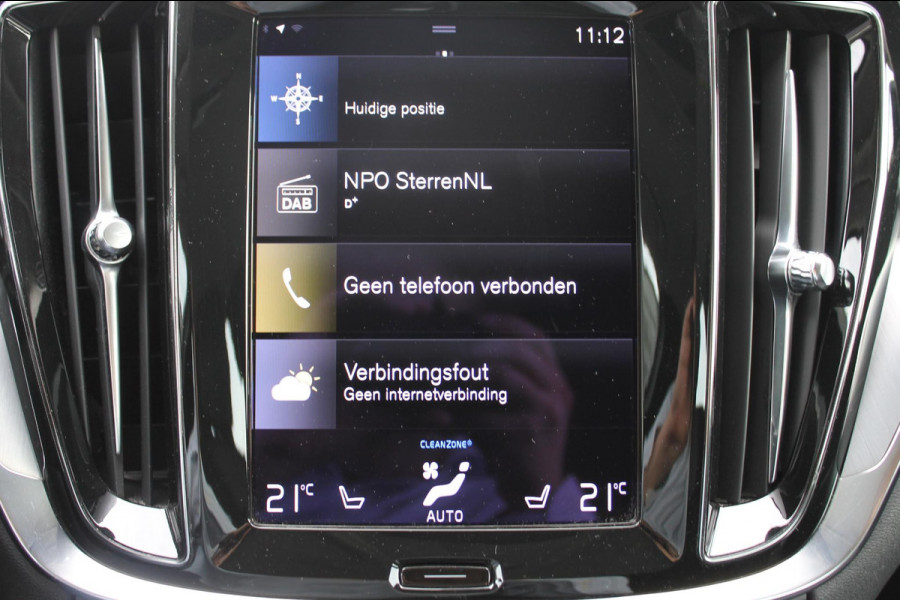 Volvo V60 T6 340PK Automaat Recharge AWD Business Pro Road Sign Information / Adaptieve Cruise Control / 18" lichtmetalen velgen / Stoelverwarming / Stuurwielverwarming /