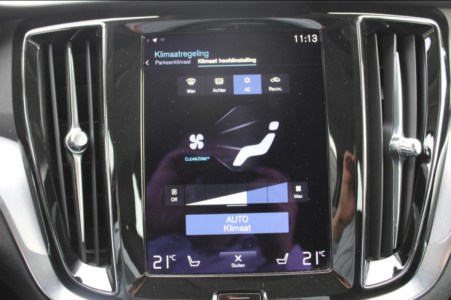 Volvo V60 T6 340PK Automaat Recharge AWD Business Pro Road Sign Information / Adaptieve Cruise Control / 18" lichtmetalen velgen / Stoelverwarming / Stuurwielverwarming /