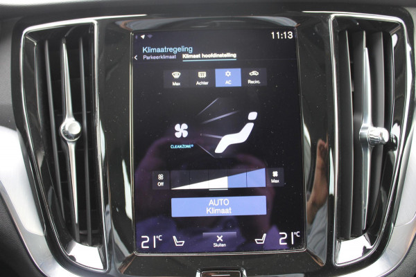 Volvo V60 T6 340PK Automaat Recharge AWD Business Pro Road Sign Information / Adaptieve Cruise Control / 18" lichtmetalen velgen / Stoelverwarming / Stuurwielverwarming /