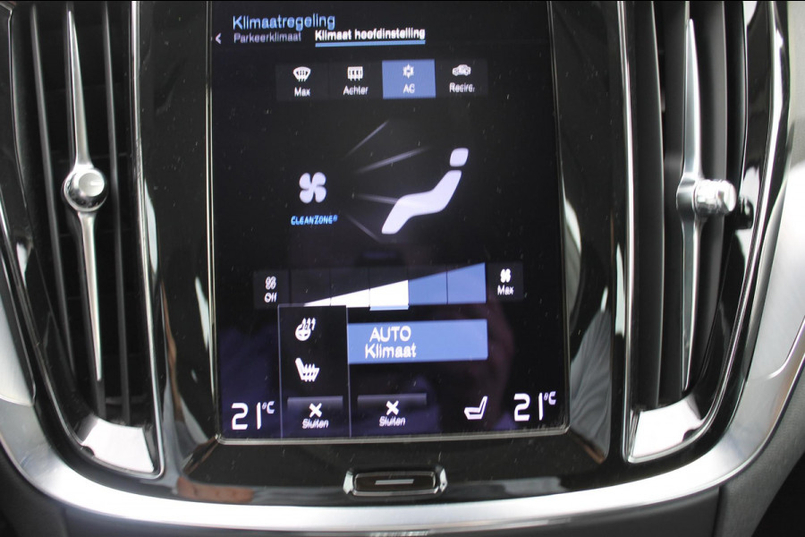 Volvo V60 T6 340PK Automaat Recharge AWD Business Pro Road Sign Information / Adaptieve Cruise Control / 18" lichtmetalen velgen / Stoelverwarming / Stuurwielverwarming /