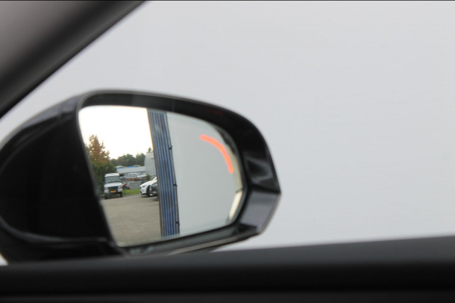 Volvo V60 T6 340PK Automaat Recharge AWD Business Pro Road Sign Information / Adaptieve Cruise Control / 18" lichtmetalen velgen / Stoelverwarming / Stuurwielverwarming /