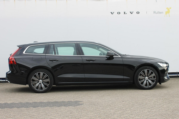 Volvo V60 T6 340PK Automaat Recharge AWD Business Pro Road Sign Information / Adaptieve Cruise Control / 18" lichtmetalen velgen / Stoelverwarming / Stuurwielverwarming /