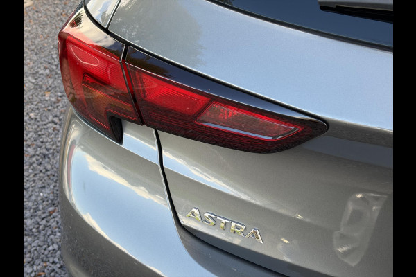 Opel Astra 1.0 Online Edition ✓2e Eigenaar✓Trekhaak✓Carplay✓Dealer Onderhouden✓Navi✓105pk✓Pdc V+A✓Clima✓Cruise✓Lm velgen✓N.A.P✓Apk tot 05-2027
