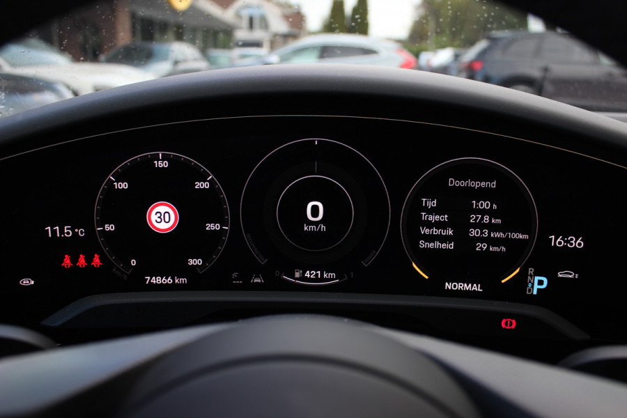 Porsche Taycan Turbo 93 kWh / Panoramadak / 360Camera / Head-up / Burmester / Luchtvering / 20'' / InnoDrive / Sportchrono+Design / Keyless / Adaptieve Stoelen / Dodehoek / DAB / Warmtepomp