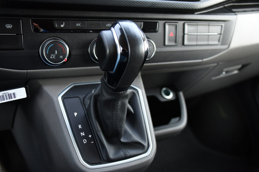 Volkswagen Transporter 2.0 TDI L2H1 32 DC Bulli 4Motion Virtual, Adaptieve Cruise, Carplay, LED, Stoelverwarming, 204pk, Trekhaak, Automaat, NAVI, Voorruit verwarming, Uniek! 4x4, 4matic