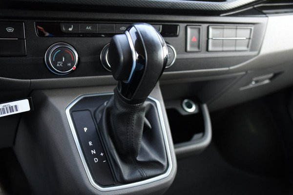 Volkswagen Transporter 2.0 TDI L2H1 32 DC Bulli 4Motion Virtual, Adaptieve Cruise, Carplay, LED, Stoelverwarming, 204pk, Trekhaak, Automaat, NAVI, Voorruit verwarming, Uniek! 4x4, 4matic