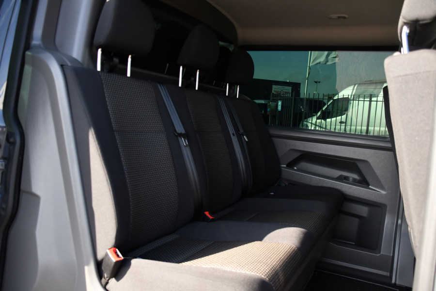 Volkswagen Transporter 2.0 TDI L2H1 32 DC Bulli 4Motion Virtual, Adaptieve Cruise, Carplay, LED, Stoelverwarming, 204pk, Trekhaak, Automaat, NAVI, Voorruit verwarming, Uniek! 4x4, 4matic