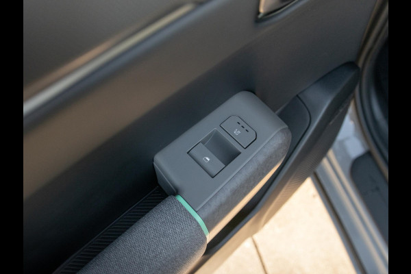 Kia EV4 Plus Advanced 81.4 kWh | Direct leverbaar! | Panodak | Navi. | Clima. | Adapt. Cruise. | Stoel&Stuur Verwarming | Dodehoekassistentie | Harman Kardon