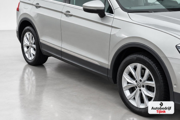 Volkswagen Tiguan 2.0 TSI 4MOTION Highline | Automaat | Pano | LED | Navi | App-connect | Camera | All-seasons | Elek. achterklep | Park Assist |