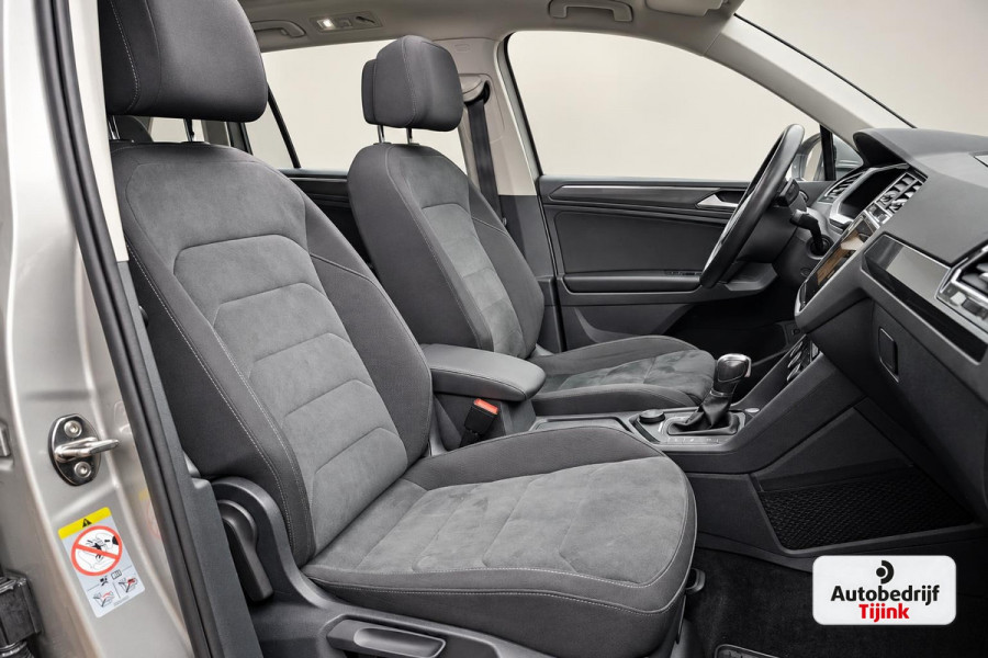 Volkswagen Tiguan 2.0 TSI 4MOTION Highline | Automaat | Pano | LED | Navi | App-connect | Camera | All-seasons | Elek. achterklep | Park Assist |