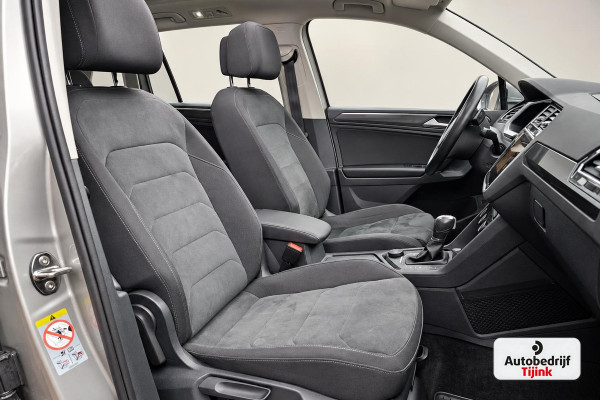 Volkswagen Tiguan 2.0 TSI 4MOTION Highline | Automaat | Pano | LED | Navi | App-connect | Camera | All-seasons | Elek. achterklep | Park Assist |