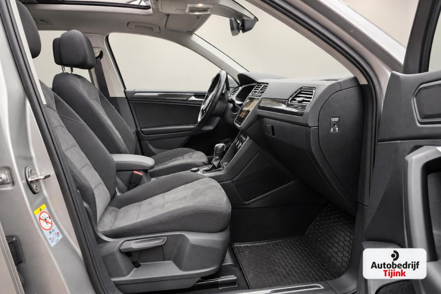 Volkswagen Tiguan 2.0 TSI 4MOTION Highline | Automaat | Pano | LED | Navi | App-connect | Camera | All-seasons | Elek. achterklep | Park Assist |