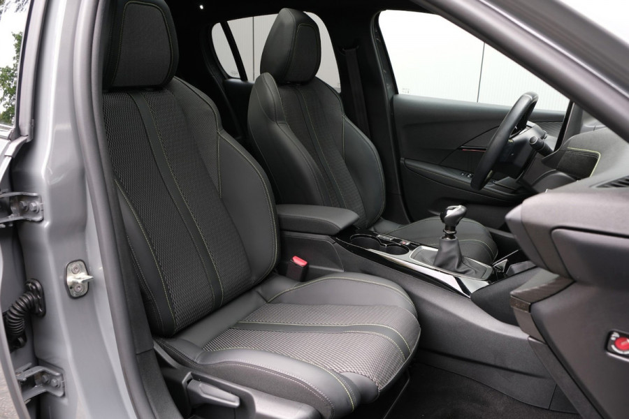 Peugeot GT 1.2 PureTech 100 GT Nardo Grey *PANORAMADAK* Apple Carplay * 360° Camera/MirrorScreen