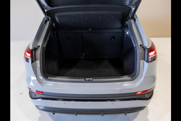 Audi Q4 e-tron 40 Launch edition S Competition 77 kWh SOH 94% / 204pk / Panorama dak / Warmtepomp / Sonos / Adaptieve dempers /