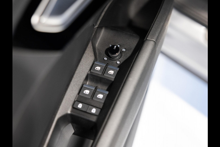 Audi Q4 e-tron 40 Launch edition S Competition 77 kWh SOH 94% / 204pk / Panorama dak / Warmtepomp / Sonos / Adaptieve dempers /