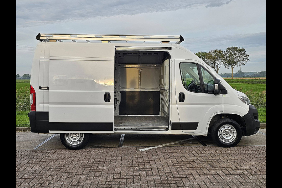 Citroën Jumper 2.2 BlueHDi 120 L2H2 3.3t Cruise control, Airco, Navi, Camera, Dodehoek detectie, Imperiaal, Trap