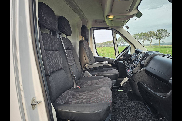 Citroën Jumper 2.2 BlueHDi 120 L2H2 3.3t Cruise control, Airco, Navi, Camera, Dodehoek detectie, Imperiaal, Trap
