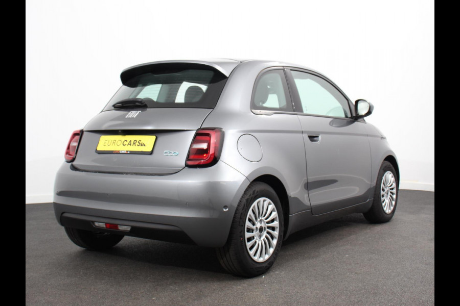 Fiat 500E Berline 42 kWh Automaat Climate control Cruise control Achteruitrijcamera Led Navigatie Apple Carplay/ Android Auto Lichtmetalen velgen Stoelverwarming