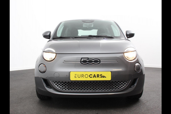 Fiat 500E Berline 42 kWh Automaat Climate control Cruise control Achteruitrijcamera Led Navigatie Apple Carplay/ Android Auto Lichtmetalen velgen Stoelverwarming