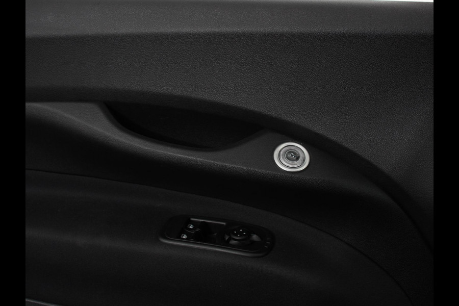 Fiat 500E Berline 42 kWh Automaat Climate control Cruise control Achteruitrijcamera Led Navigatie Apple Carplay/ Android Auto Lichtmetalen velgen Stoelverwarming