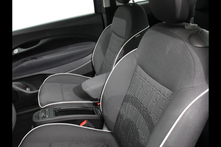 Fiat 500E Berline 42 kWh Automaat Climate control Cruise control Achteruitrijcamera Led Navigatie Apple Carplay/ Android Auto Lichtmetalen velgen Stoelverwarming