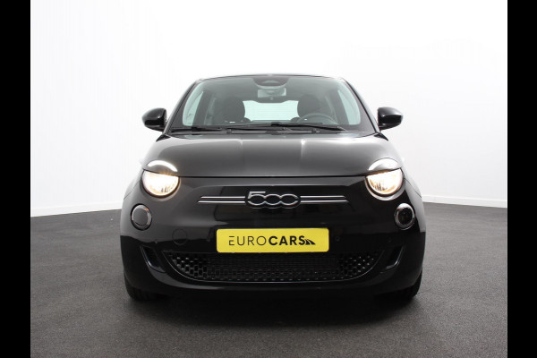 Fiat 500E Berline 42 kWh Automaat Climate control Cruise control Achteruitrijcamera Led Navigatie Apple Carplay/ Android Auto Lichtmetalen velgen Stoelverwarming