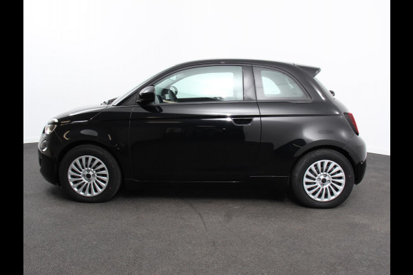 Fiat 500E Berline 42 kWh Automaat Climate control Cruise control Achteruitrijcamera Led Navigatie Apple Carplay/ Android Auto Lichtmetalen velgen Stoelverwarming