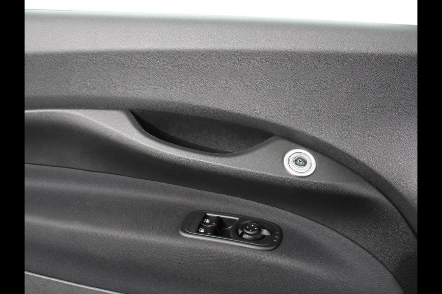 Fiat 500E Berline 42 kWh Automaat Climate control Cruise control Achteruitrijcamera Led Navigatie Apple Carplay/ Android Auto Lichtmetalen velgen Stoelverwarming