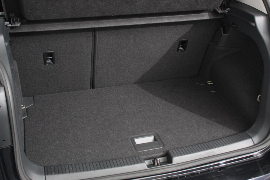 Volkswagen T-Cross 1.0 TSI 110pk DSG Life Navigatie Apple Carplay/Android Auto Adaptieve Cruise Control Camera Parkeersensoren Stoelverwarming Virtual Cockpit Getinte ramen Climatronic Lane Assist