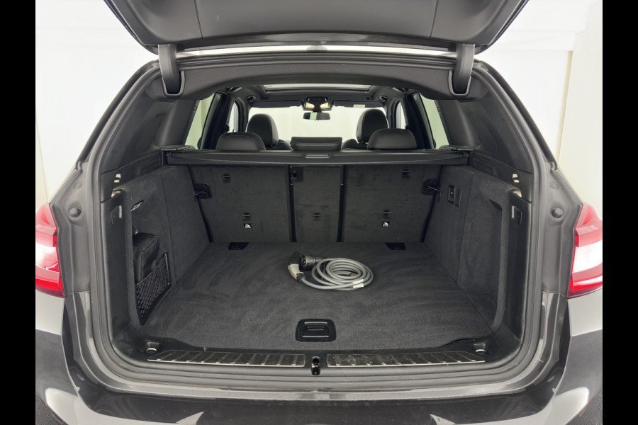 BMW iX3 High Executive 80 kWh [3-Fase-11kW] {SoH-100%} (INCL-BTW) Aut. *PANO | LEATHER | HARMAN/KARDON | ADAPTIVE-CRUISE | FULL-LED | BLINDSPOT | MEMORY-PACK | DIGI-COCKPIT | HEATED-SPORTSEATS | KEYLESS | CAMERA | DAB+ | TOWBAR | HEAD-UP | 20''AL