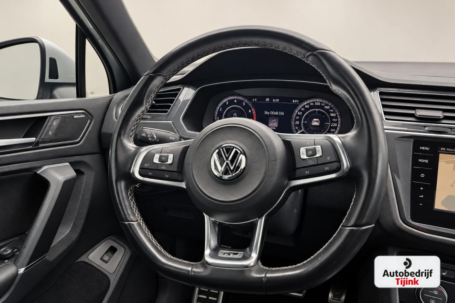 Volkswagen Tiguan 2.0 TSI 4MOTION 220PK R-Line | Pano | HUD | Dynaudio | Leder | Stoelverwarming | 360 camera | Lane/Park/Light Assist |  Vol |