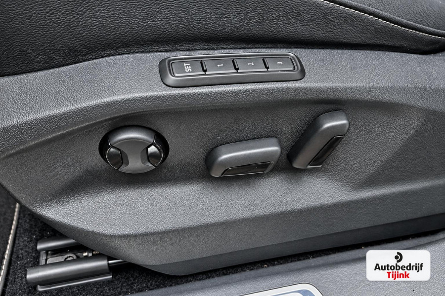 Volkswagen Tiguan 2.0 TSI 4MOTION 220PK R-Line | Pano | HUD | Dynaudio | Leder | Stoelverwarming | 360 camera | Lane/Park/Light Assist |  Vol |