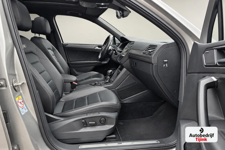 Volkswagen Tiguan 2.0 TSI 4MOTION 220PK R-Line | Pano | HUD | Dynaudio | Leder | Stoelverwarming | 360 camera | Lane/Park/Light Assist |  Vol |