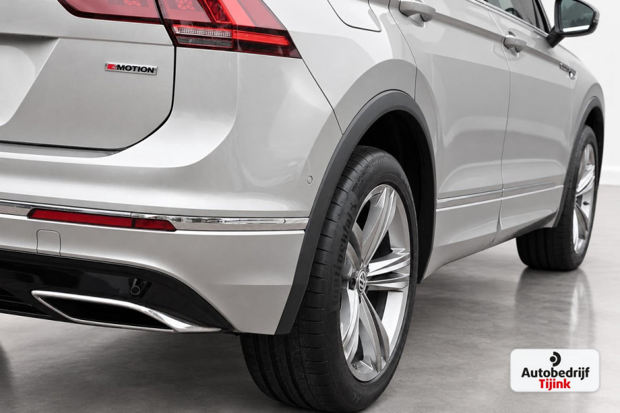 Volkswagen Tiguan 2.0 TSI 4MOTION 220PK R-Line | Pano | HUD | Dynaudio | Leder | Stoelverwarming | 360 camera | Lane/Park/Light Assist |  Vol |
