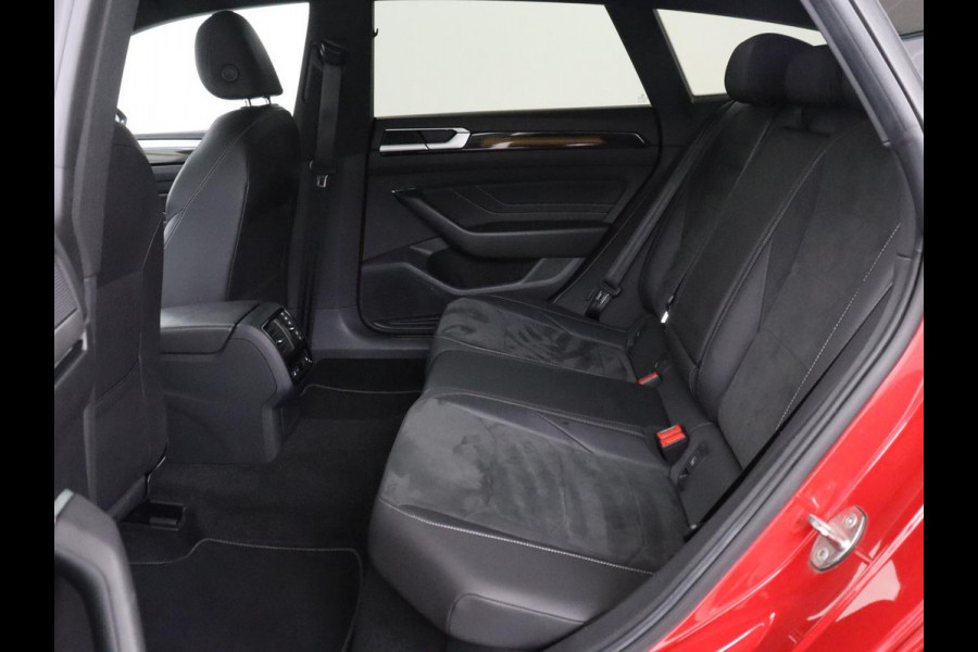 Volkswagen Arteon Shooting Brake 1.4 TSI eHybrid R-Line Business+ | SOH 90,4% | Leder/alcantara | Panoramadak | Adaptive cruise | Trekhaak | Head-up | Dodehoek detectie | 360 camera | Park assist | Carplay